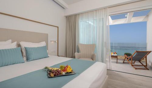 Deluxe Double Room with Balcony and Sea View