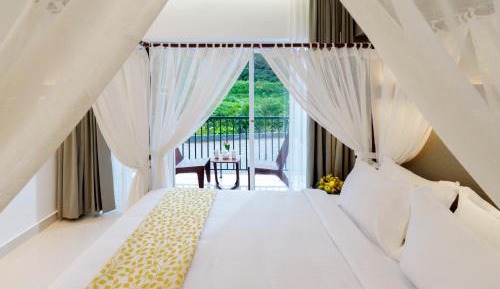 Suite with Mountain View
