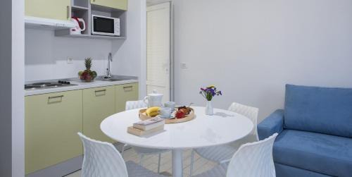One-Bedroom Apartment with Balcony