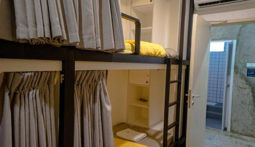 Single Bed in Mixed Dormitory Room