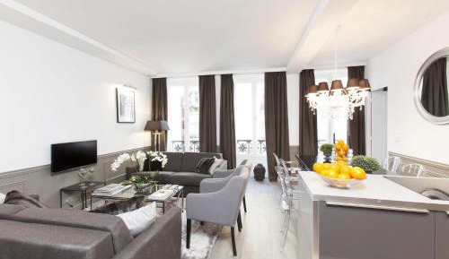 Three-Bedroom Apartment with three Bathrooms