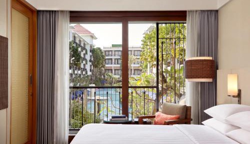 Deluxe King Room with Pool View
