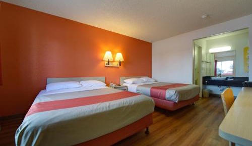 Queen Room with Two Queen Beds - Smoking