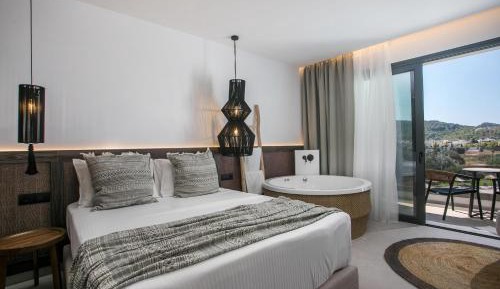 Suite with Hot Tub