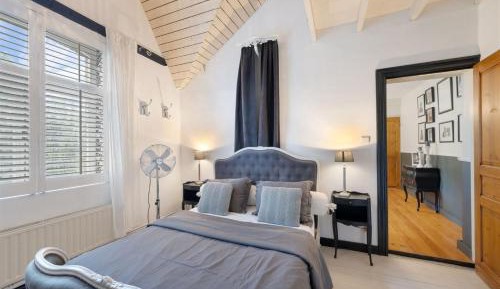 Deluxe Room (2 Adults + 1 Child)
