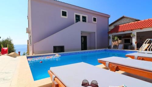 Five-Bedroom Holiday Home