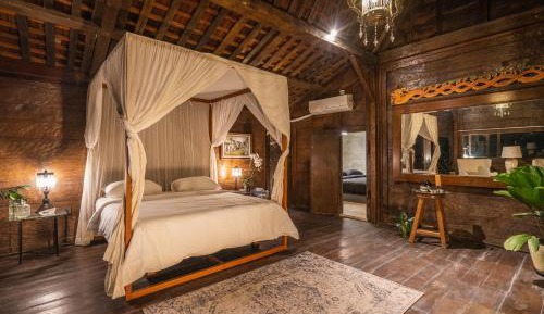 King Room with Balcony