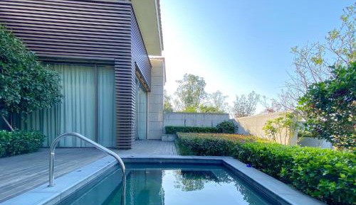 Garden View Villa King Room