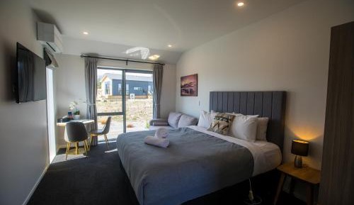 One-Bedroom King Studio