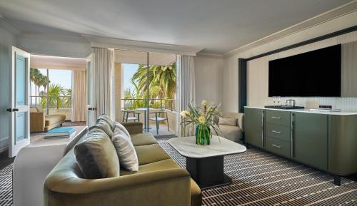 Corner One Bedroom Suite