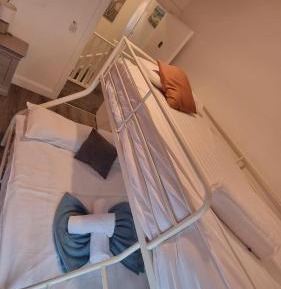 Basic Triple Room with Shared Bathroom
