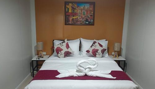 Deluxe Queen Room