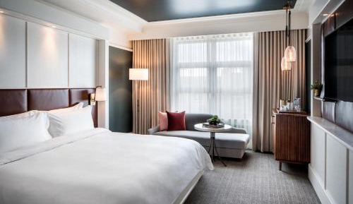 Deluxe 1 King, City view
