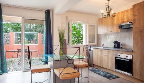 Superior One-Bedroom Apartment