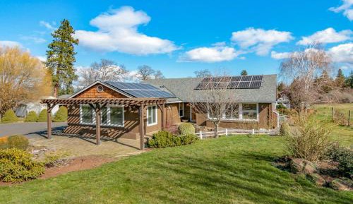 Four-Bedroom Holiday Home