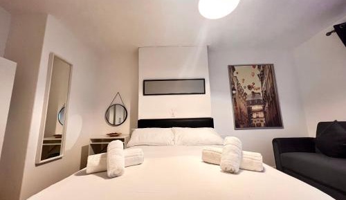 Double or Twin Room with Shared Bathroom