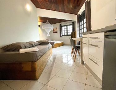 Deluxe Apartment