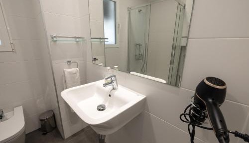 One-Bedroom Apartment - (4 Adults)