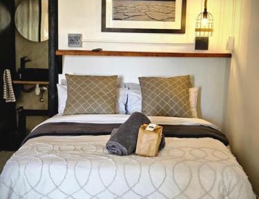 Luxury Queen Room