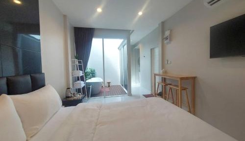 Deluxe Double Room with Bath