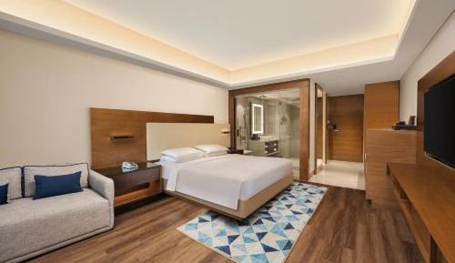 Guest room, 1 King Bed, City View