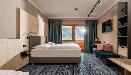 Superior Double Room with Balcony and Mountain View