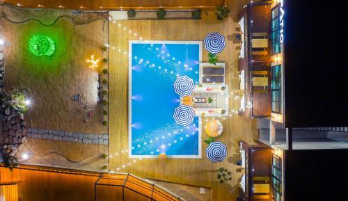 Apartment with Pool View 