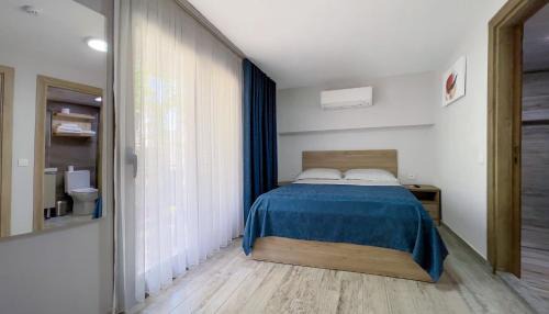 Double Room with Balcony and Sea View