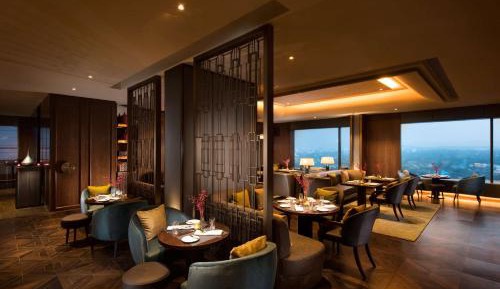 Executive Queen Room with Executive Lounge Access