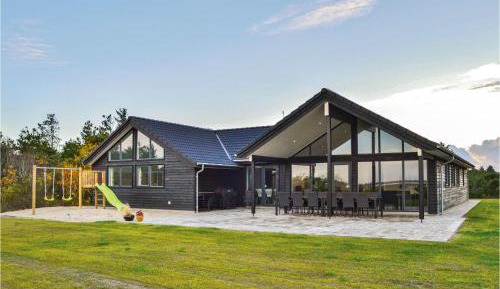 Six-Bedroom Holiday Home