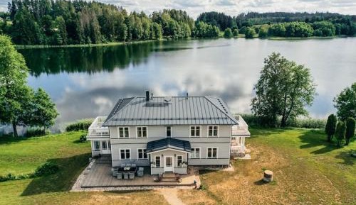 Apartment with Lake View