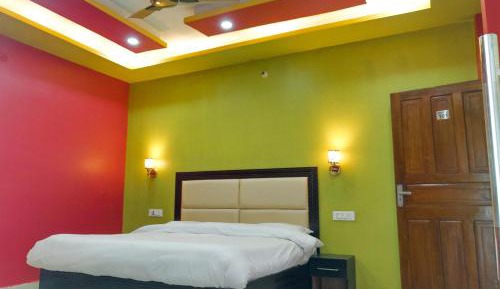 Deluxe Double Room (2 Adults + 1 Child)