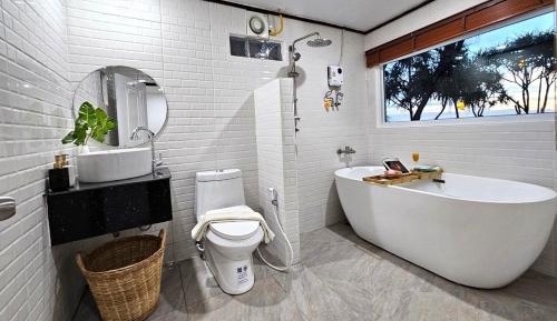 Deluxe Double Room with Beach Access