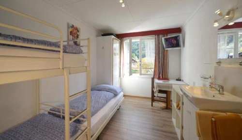 Basic Triple Room with Shared Bathroom