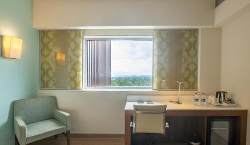 Fairfield Queen Room with City View - Early check-in and late check-out upto 2 hours