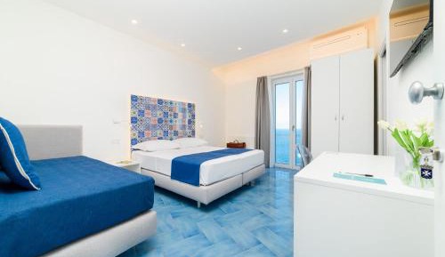 Deluxe Double Room with Balcony and Sea View