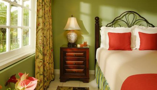 Queen Standard Room