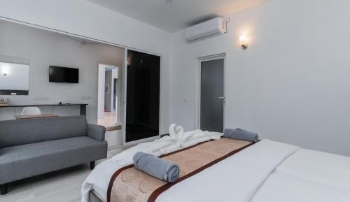 Deluxe King Suite