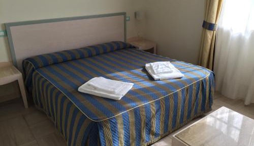 One-Bedroom Apartment with Pool view and large Balcony