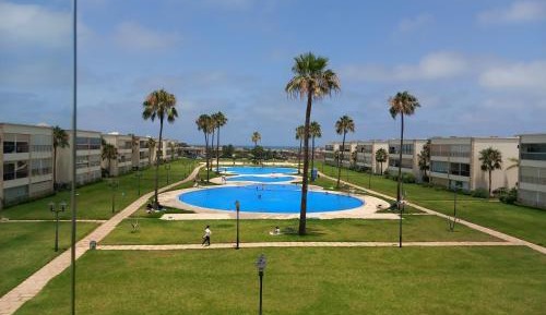 Apartment with Pool View 