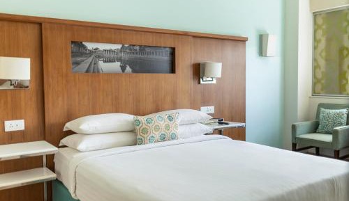 Fairfield Premium Queen Room - Early check-in and late check-out upto 2 hours