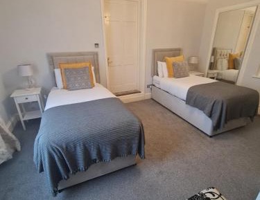 Twin Room with Shower