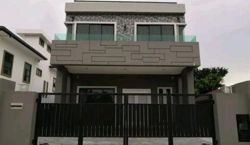 Seven-Bedroom House