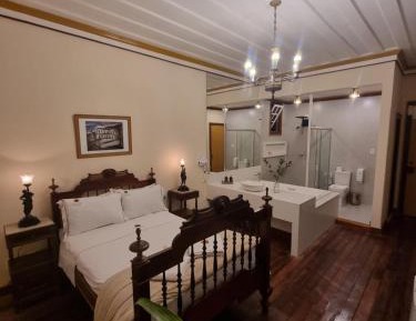 Suite with Hot Tub