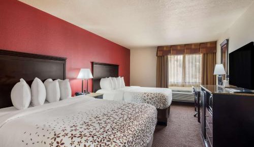 Queen Rooms with Two Queen Beds - Non-Smoking