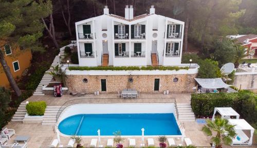 One-Bedroom Apartment with Pool View