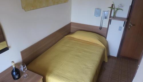 Single Room with Lake View and Balcony