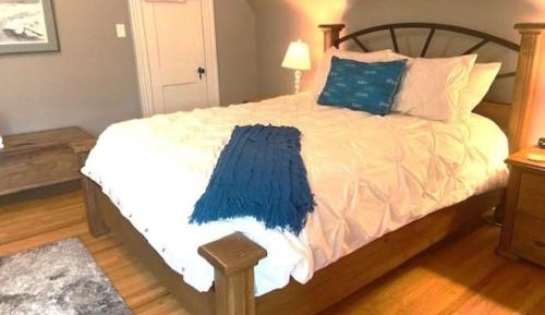 Queen Room with Shared Bathroom