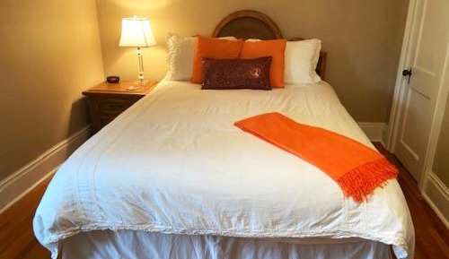 Queen Room with Shared Bathroom
