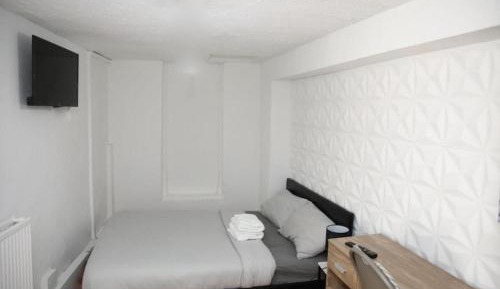 Standard Double Room with Shared Bathroom